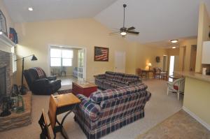 370 Rolling Acre Dr, Lithopolis, OH 43136 photo 5