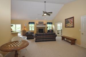 370 Rolling Acre Dr, Lithopolis, OH 43136 photo 6