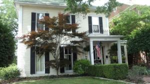 137 E Mulberry St, Lancaster, OH 43130 photo 2
