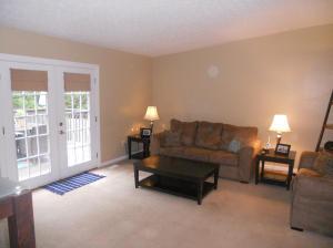 1300 Eagle View Dr, Columbus, OH 43228 photo 2