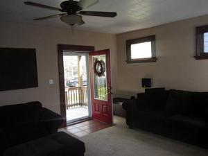 369 E Mithoff St, Columbus, OH 43206 photo 2
