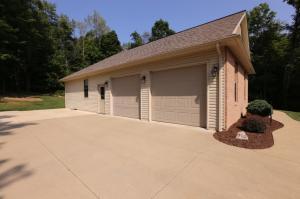 730 Crestrose Dr, Howard, OH 43028 photo 2