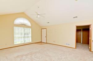 6022 Warbling Ln, Westerville, OH 43081 photo 2