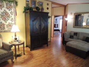 985 Walnut Dr, Logan, OH 43138 photo 4