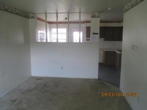 5726 Beechcroft Rd #E, Columbus, OH 43229 photo 2