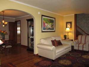 550 E Torrence Rd, Columbus, OH 43214 photo 3