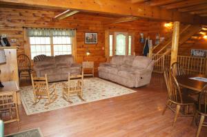 393 Roe Ln, Kingston, OH 45644 photo 2
