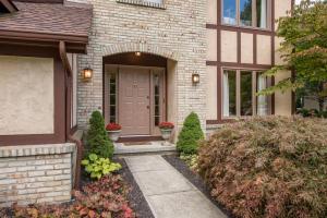 217 Paddock Cir E, Powell, OH 43065 photo 2