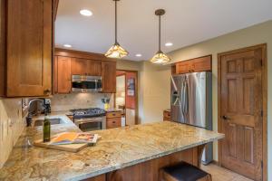 217 Paddock Cir E, Powell, OH 43065 photo 7