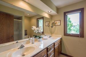 217 Paddock Cir E, Powell, OH 43065 photo 18
