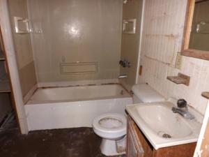 838 N Walnut St, Logan, OH 43138 photo 7