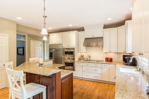 393 Ashmoore Cir E, Powell, OH 43065 photo 9