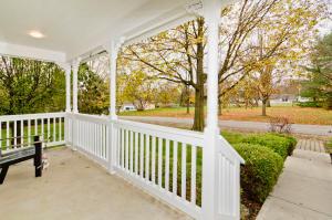30 E Pawnee Dr, Powell, OH 43065 photo 2