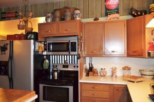 501 E High St, Ashley, OH 43003 photo 8