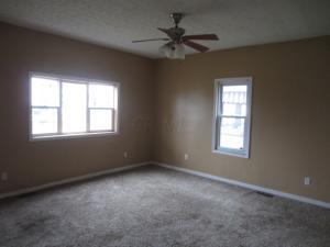 558 E Chestnut St, Lancaster, OH 43130 photo 2