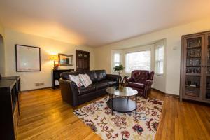187 E Jeffrey Pl, Columbus, OH 43214 photo 2