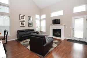 395 Cherry Leaf Rd, Delaware, OH 43015 photo 2