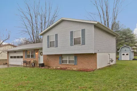 611 Huron Dr, Heath, OH 43056 photo 1