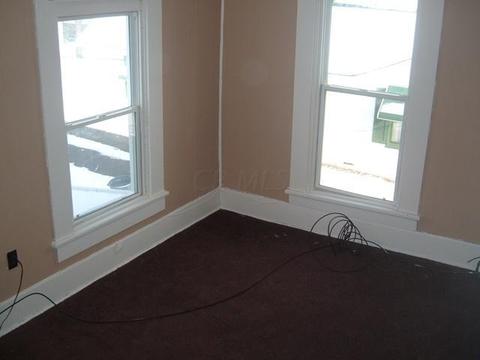 136 E Mill St, Circleville, OH 43113 photo 6