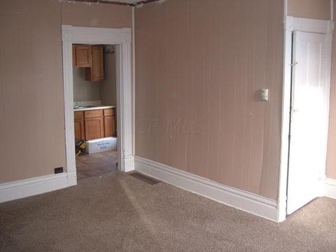 136 E Mill St, Circleville, OH 43113 photo 3