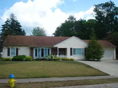 1958 Marinette Dr, Springfield, OH 45503 photo 2