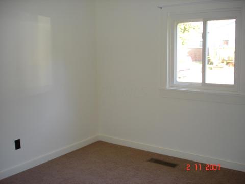 435 Ray Ave, Circleville, OH 43113 photo 3