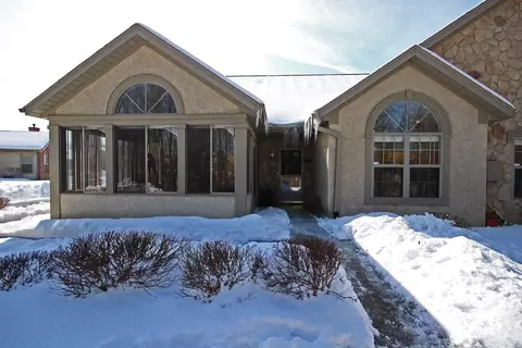 196 Stonebend Dr, Powell, OH 43065 photo 1