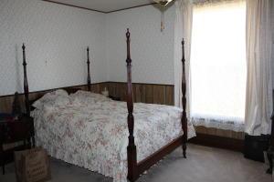306 E High St, Ashley, OH 43003 photo 8