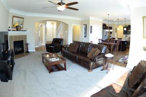 400 Coaltrain Ct, Delaware, OH 43015 photo 3