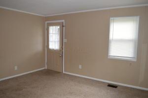 344 E Walnut St, Circleville, OH 43113 photo 3