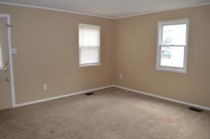 344 E Walnut St, Circleville, OH 43113 photo 4