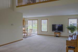 587 Meadows Dr, Delaware, OH 43015 photo 6