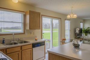 587 Meadows Dr, Delaware, OH 43015 photo 10