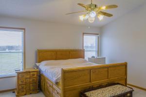 587 Meadows Dr, Delaware, OH 43015 photo 12