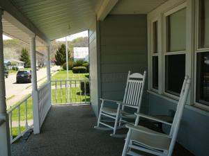 715 E Main St, Logan, OH 43138 photo 14