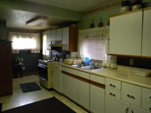 332 Walnut St, Circleville, OH 43113 photo 3
