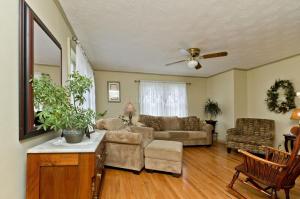 412 E Main St, Hebron, OH 43025 photo 5