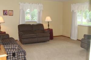 3219 Eakin Rd, Columbus, OH 43204 photo 2