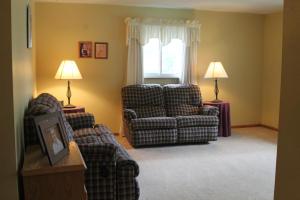 3219 Eakin Rd, Columbus, OH 43204 photo 3