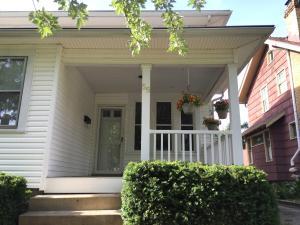 56 E Pacemont Rd, Columbus, OH 43202 photo 2
