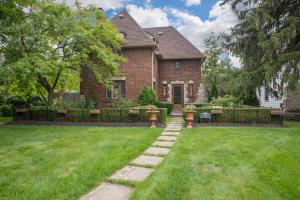 2607 E Broad St, Bexley, OH 43209 photo 1