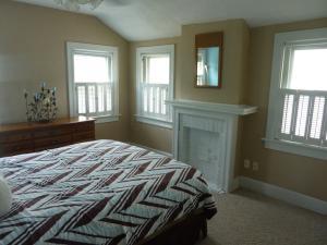 142 E Como Ave, Columbus, OH 43202 photo 9