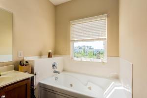 596 Lamplight Dr, Delaware, OH 43015 photo 25