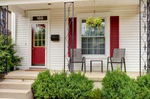 188 E Blake Ave, Columbus, OH 43202 photo 2