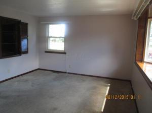 499 Maple Dr, Columbus, OH 43228 photo 2