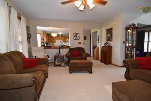 115 Castleton Ct SW, Pataskala, OH 43062 photo 3