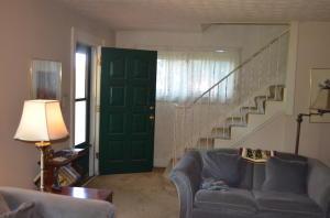 28 E Como Ave, Columbus, OH 43202 photo 3