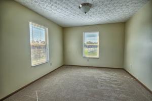 305 Nutmeg Ct, Circleville, OH 43113 photo 12