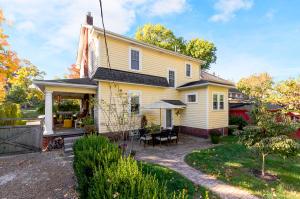 108 E Torrence Rd, Columbus, OH 43214 photo 2