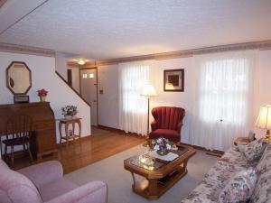 1663 Evinrude Ave, Columbus, OH 43229 photo 9